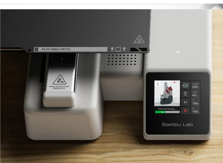 Tela da impressora 3D Bambu Lab A1 Mini mostrando o nivelamento automático da mesa em andamento, com as temperaturas do bico e da mesa
